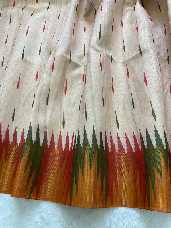 Soft_Tussar_Silk_sarees_with_Beautiful_Print_With_Attractive_Pallu_And_Contrast_Print_Blouse_With_Tassels