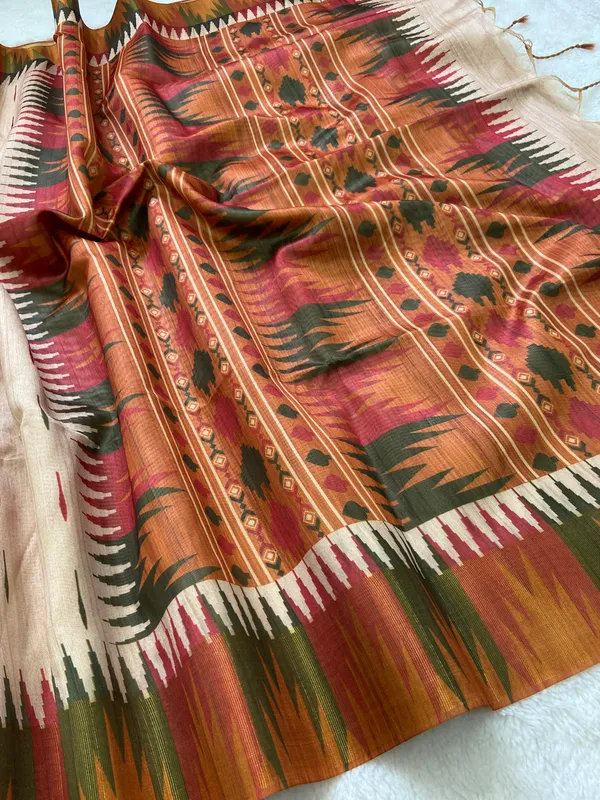 Soft_Tussar_Silk_sarees_with_Beautiful_Print_With_Attractive_Pallu_And_Contrast_Print_Blouse_With_Tassels