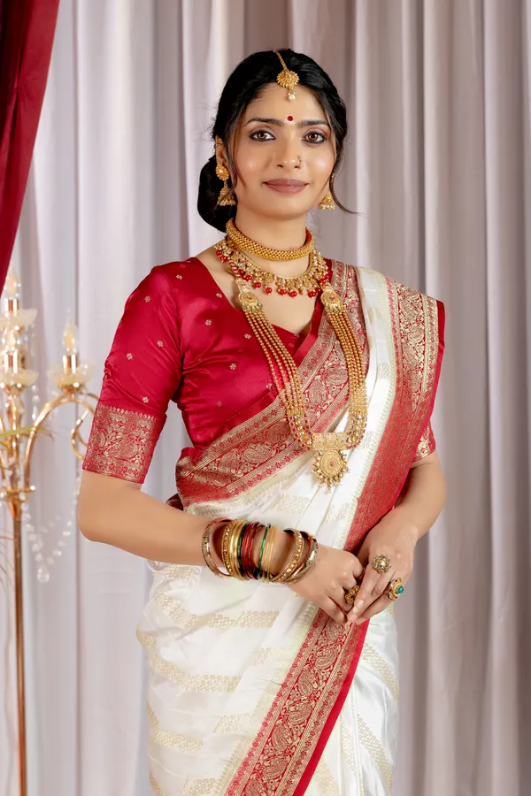 Banarasi_Pure_Satin_Silk_sarees_with_Beautiful_Elephant_in_Contrast_Red-White_Shades_With_Attractive_Weaving_Gold_Zari_Design_And_Contrast_Blouse_With_Tassels
