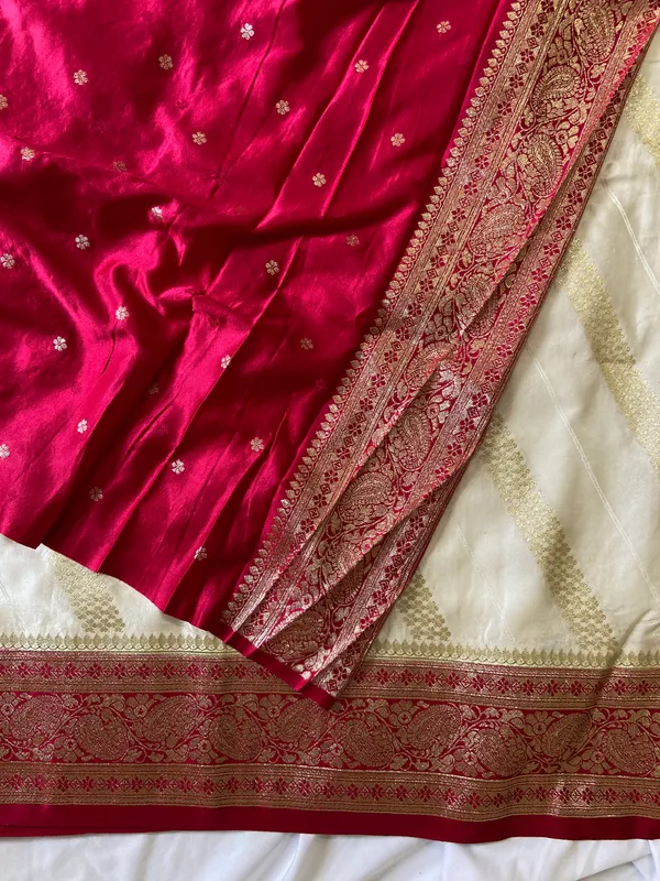 Banarasi_Pure_Satin_Silk_sarees_with_Beautiful_Elephant_in_Contrast_Red-White_Shades_With_Attractive_Weaving_Gold_Zari_Design_And_Contrast_Blouse_With_Tassels