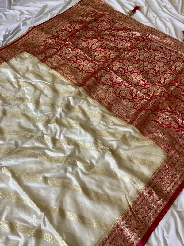 Banarasi_Pure_Satin_Silk_sarees_with_Beautiful_Elephant_in_Contrast_Red-White_Shades_With_Attractive_Weaving_Gold_Zari_Design_And_Contrast_Blouse_With_Tassels
