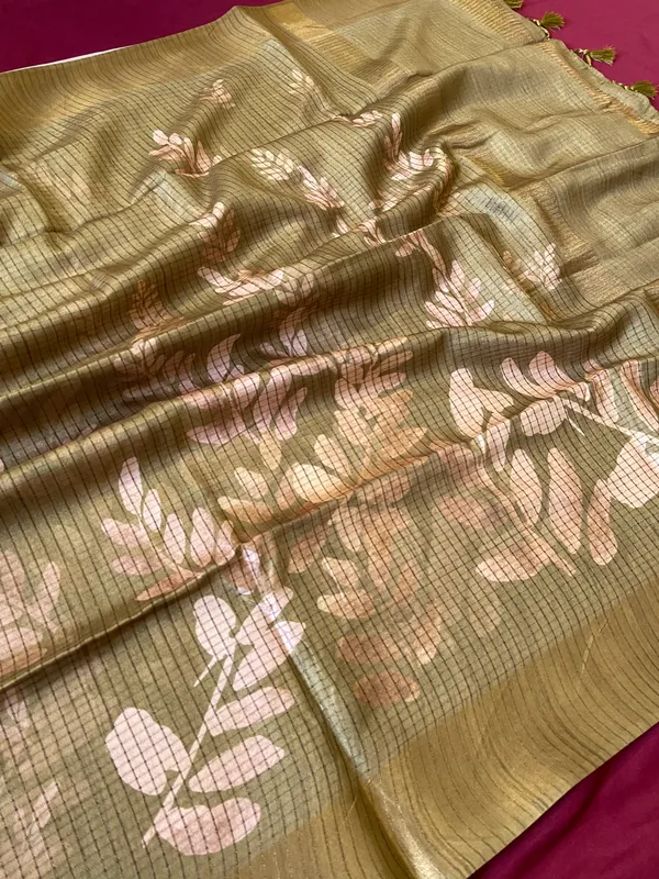 Soft_Tussar_Silk_sarees_with_Beautiful_Batik_Style_Digital_Print_With_Attractive_Checks_Design_Saree_And_Digital_Print_Blouse_With_Tassels