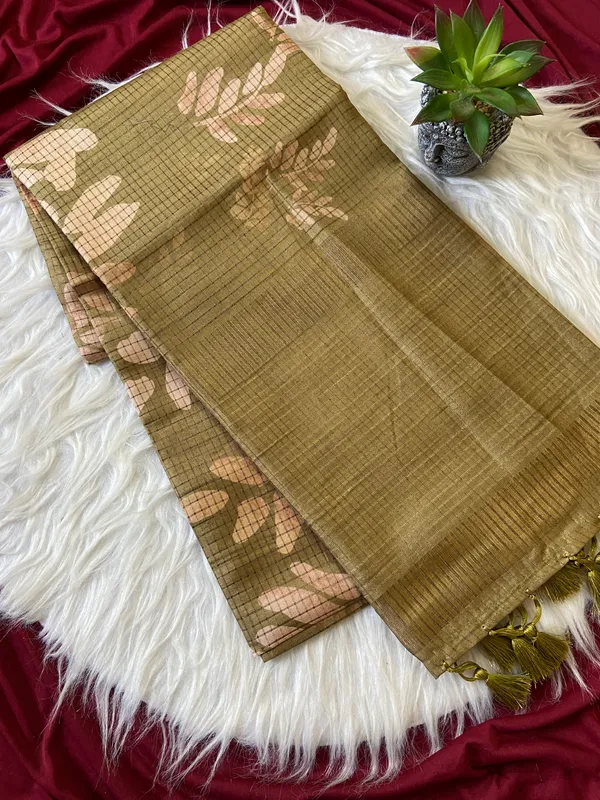 Soft_Tussar_Silk_sarees_with_Beautiful_Batik_Style_Digital_Print_With_Attractive_Checks_Design_Saree_And_Digital_Print_Blouse_With_Tassels
