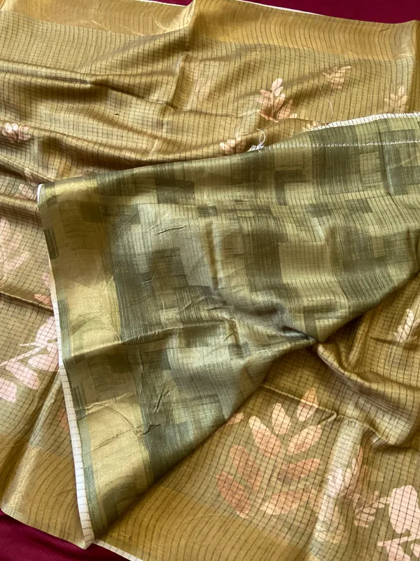 Soft_Tussar_Silk_sarees_with_Beautiful_Batik_Style_Digital_Print_With_Attractive_Checks_Design_Saree_And_Digital_Print_Blouse_With_Tassels