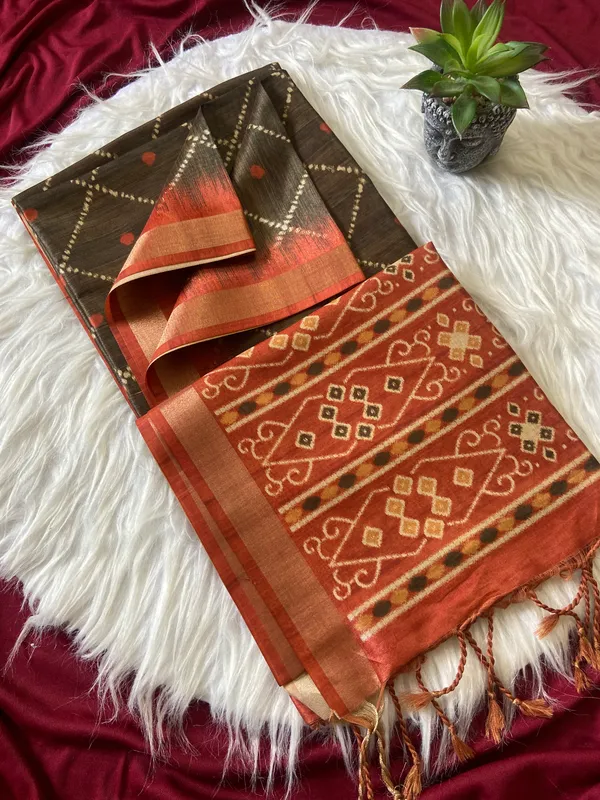 Soft_Tussar_Silk_sarees_with_Beautiful_Digital_Print_With_Attractive_Border_And_Contrast_Print_Blouse_With_Tassels