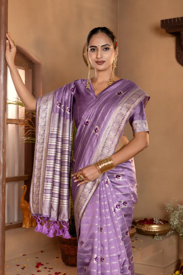 Premium_Soft_Khadi_Linen_sarees_with_Beautiful_Design_Weaving__Pallu_With_Attractive_Traditional_Zari_Weaving__Border_With_All_Over_Butterfly_Weaving__Design_And_Weaving__Blouse_With_Fancy_Tassels