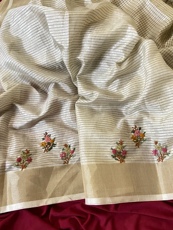 Soft_Premium_Tussar_Silk_sarees_with_Beautiful_?Handwork_With_Attractive_Checks_Design_Saree_And_Handwork_Blouse_With_Tassels