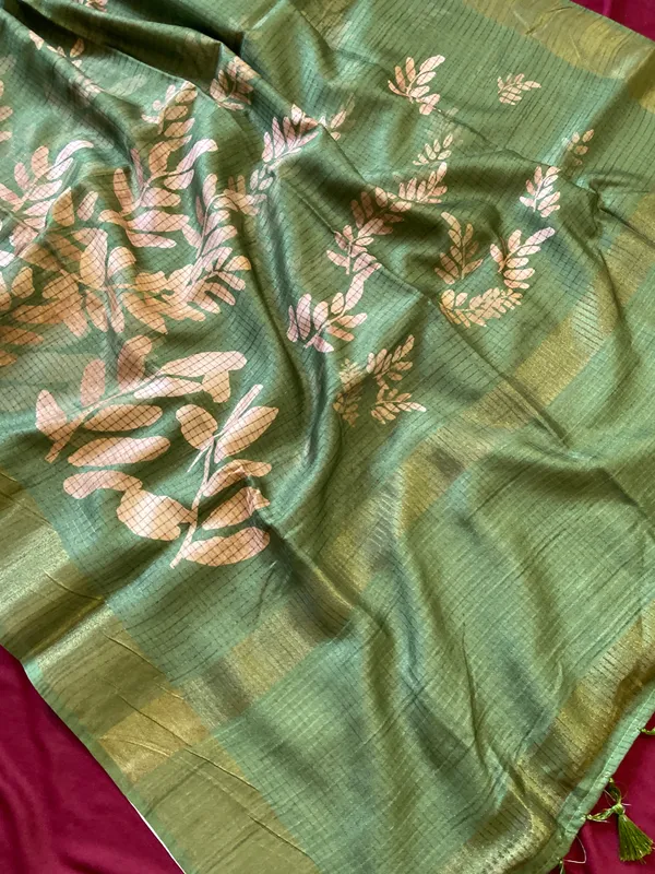 Soft_Tussar_Silk_sarees_with_Beautiful_Batik_Style_Digital_Print_With_Attractive_Checks_Design_Saree_And_Digital_Print_Blouse_With_Tassels