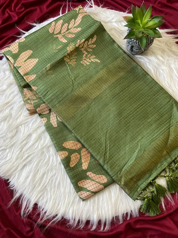 Soft_Tussar_Silk_sarees_with_Beautiful_Batik_Style_Digital_Print_With_Attractive_Checks_Design_Saree_And_Digital_Print_Blouse_With_Tassels