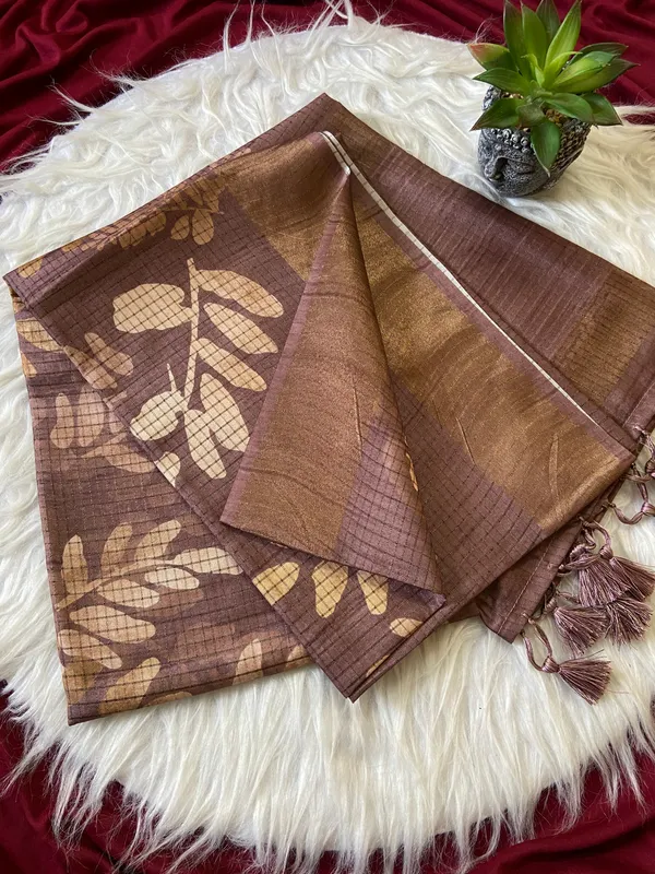 Soft_Tussar_Silk_sarees_with_Beautiful_Batik_Style_Digital_Print_With_Attractive_Checks_Design_Saree_And_Digital_Print_Blouse_With_Tassels