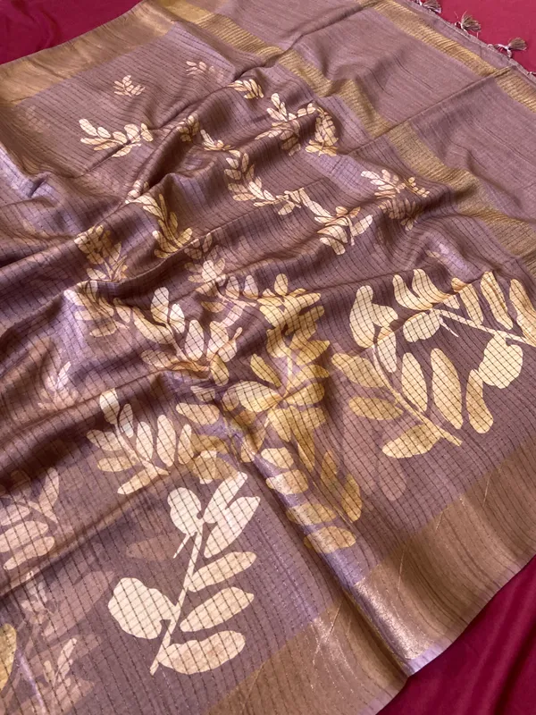 Soft_Tussar_Silk_sarees_with_Beautiful_Batik_Style_Digital_Print_With_Attractive_Checks_Design_Saree_And_Digital_Print_Blouse_With_Tassels