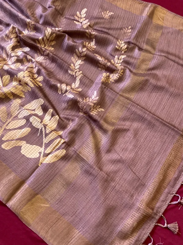 Soft_Tussar_Silk_sarees_with_Beautiful_Batik_Style_Digital_Print_With_Attractive_Checks_Design_Saree_And_Digital_Print_Blouse_With_Tassels