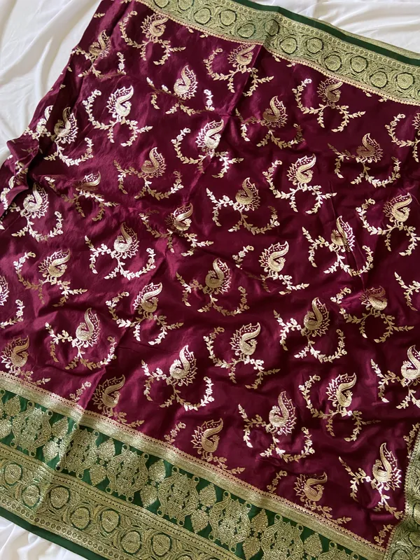 Banarasi_Pure_Satin_Silk_sarees_with_Beautiful_Peacock_in_Contrast_Green-Wine_Shades_With_Attractive_Weaving_Gold_Zari_Design_And_Contrast_Blouse_With_Tassels