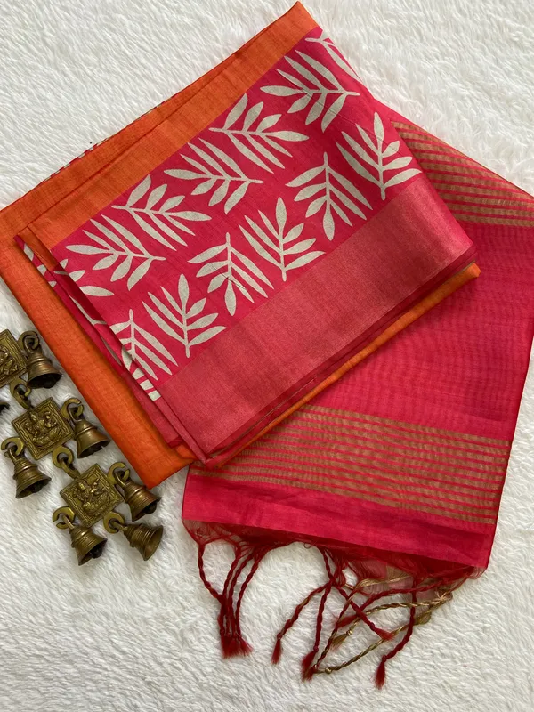 Soft_Tussar_Silk_sarees_with_Beautiful_Print_With_Attractive_Pallu_And_Contrast_Print_Blouse_With_Tassels