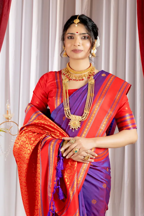 Narayana_Pattu_Narayanpet_Silk_sarees_with_Beautiful_Booti_in_Contrast_Red-Purple_Shades_With_Attractive_Weaving_Gold_Zari_Design_And_Contrast_Blouse_With_Tassels