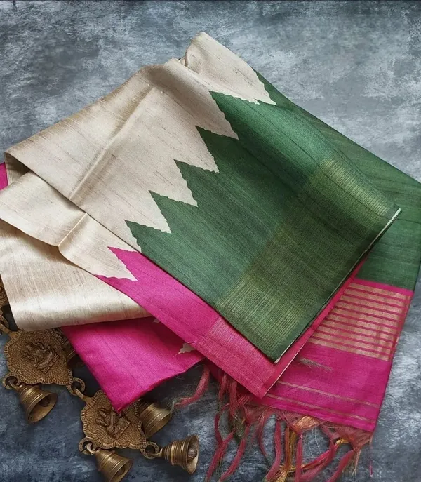 Soft_Tussar_Silk_sarees_with_Beautiful_Print_With_Attractive_Pallu_And_Contrast_Print_Blouse_With_Tassels