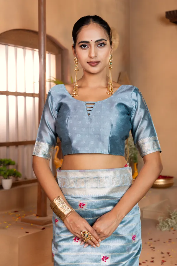 Premium_Soft_Khadi_Linen_sarees_with_Beautiful_Design_Weaving__Pallu_With_Attractive_Traditional_Zari_Weaving__Border_With_All_Over_Butterfly_Weaving__Design_And_Weaving__Blouse_With_Fancy_Tassels