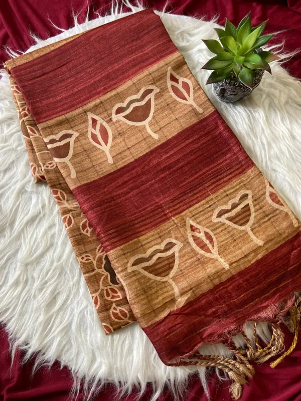 Soft_Tussar_Silk_sarees_with_Beautiful_Style_Of_Kalamkari_Digital_Print_With_Attractive_Border_And_Contrast_Print_Blouse_With_Tassels