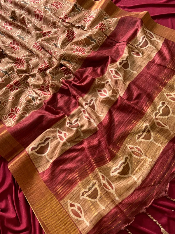 Soft_Tussar_Silk_sarees_with_Beautiful_Style_Of_Kalamkari_Digital_Print_With_Attractive_Border_And_Contrast_Print_Blouse_With_Tassels