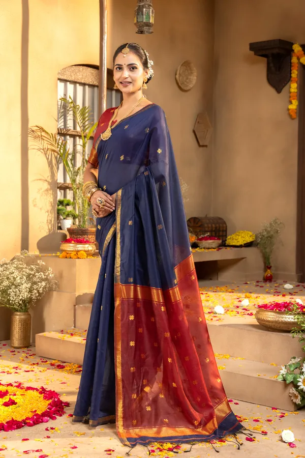 Original_Maheswari_Cotton_Silk_sarees_with_Beautiful_Kanchipuram_Rich_Gold-Toned_Woven_Butti_Zari_Work_With_Attractive_Zari_Border_And_Contrast_Blouse_With_Tassels