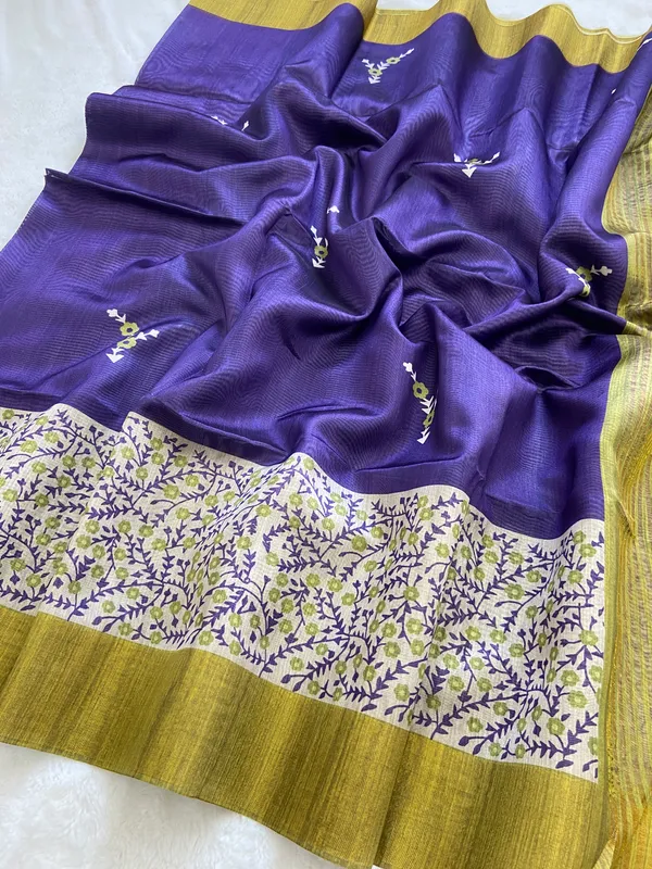 Soft_Tussar_Silk_sarees_with_Beautiful_Print_With_Attractive_Pallu_And_Contrast_Print_Blouse_With_Tassels