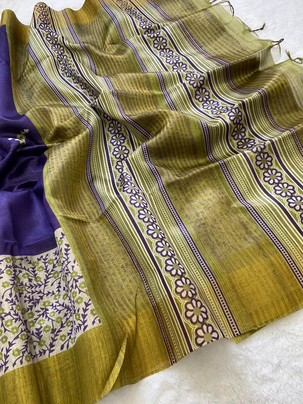 Soft_Tussar_Silk_sarees_with_Beautiful_Print_With_Attractive_Pallu_And_Contrast_Print_Blouse_With_Tassels