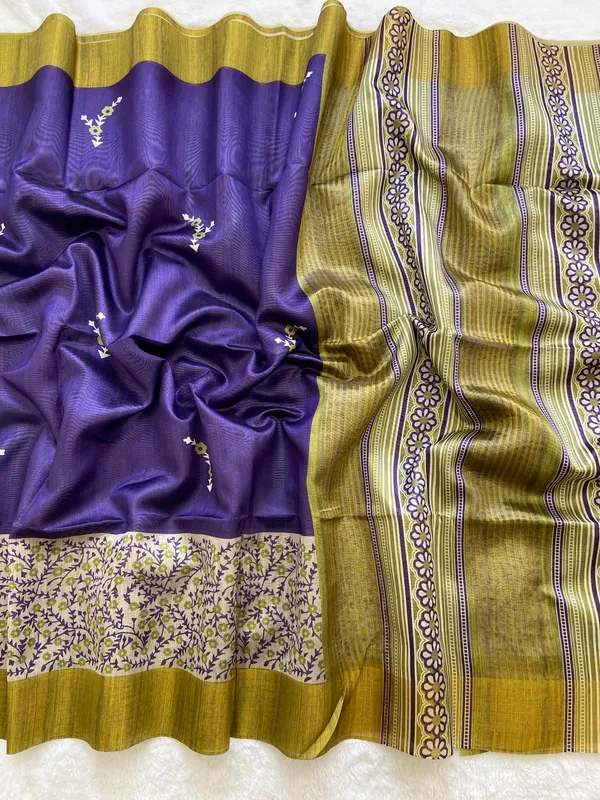 Soft_Tussar_Silk_sarees_with_Beautiful_Print_With_Attractive_Pallu_And_Contrast_Print_Blouse_With_Tassels