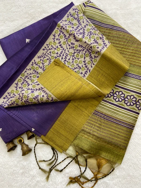 Soft_Tussar_Silk_sarees_with_Beautiful_Print_With_Attractive_Pallu_And_Contrast_Print_Blouse_With_Tassels