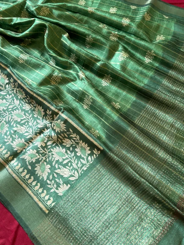 Soft_Semi_Tussar_Silk_sarees_with_Beautiful_Digital_Print_With_Attractive_Border_And_Contrast_Print_Blouse_With_Tassels