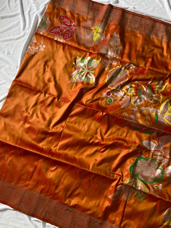 Soft_Silk_Sarees_With_Beautiful_Woven_Zari_Work_With_Attractive_Butterfly_Design_Saree_And_Running_Blouse_With_Tassels