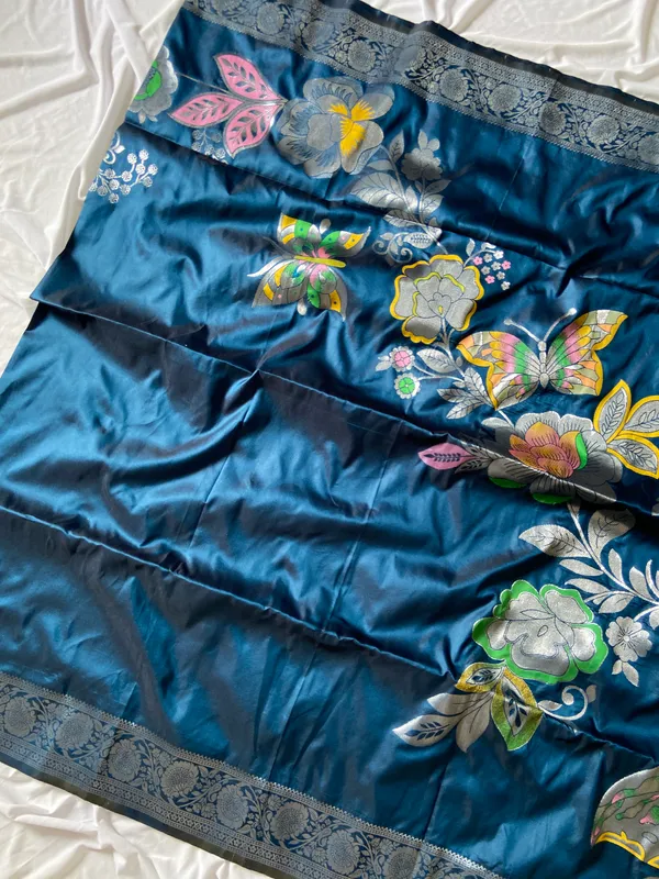 Soft_Silk_Sarees_With_Beautiful_Woven_Zari_Work_With_Attractive_Butterfly_Design_Saree_And_Running_Blouse_With_Tassels