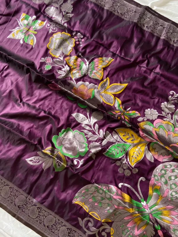 Soft_Silk_Sarees_With_Beautiful_Woven_Zari_Work_With_Attractive_Butterfly_Design_Saree_And_Running_Blouse_With_Tassels