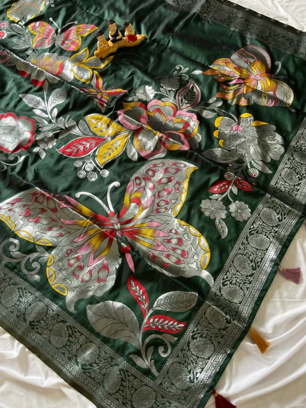 Soft_Silk_Sarees_With_Beautiful_Woven_Zari_Work_With_Attractive_Butterfly_Design_Saree_And_Running_Blouse_With_Tassels