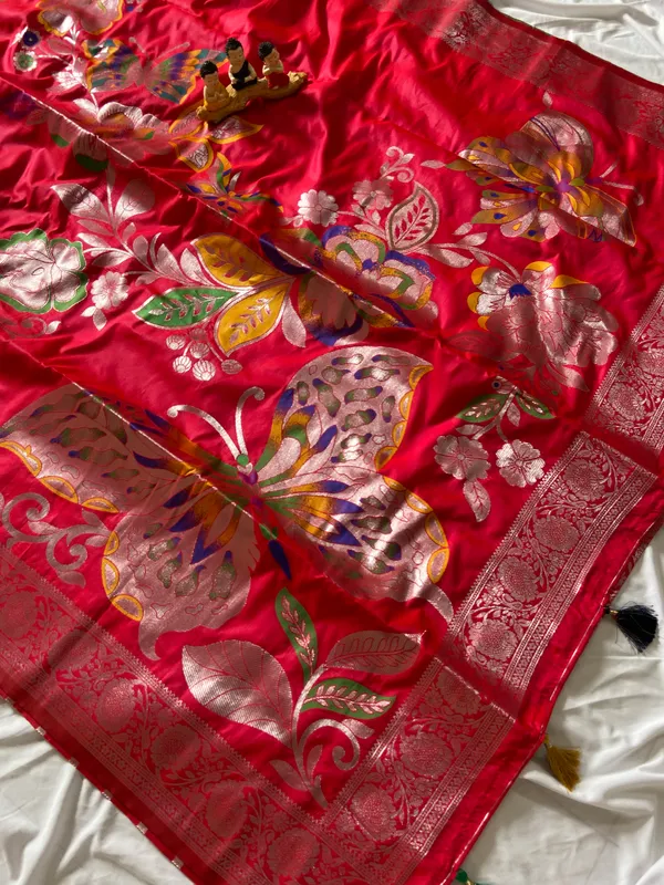 Soft_Silk_Sarees_With_Beautiful_Woven_Zari_Work_With_Attractive_Butterfly_Design_Saree_And_Running_Blouse_With_Tassels