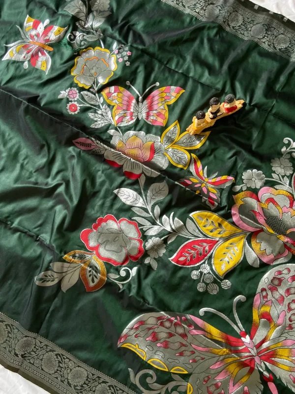 Soft_Silk_Sarees_With_Beautiful_Woven_Zari_Work_With_Attractive_Butterfly_Design_Saree_And_Running_Blouse_With_Tassels