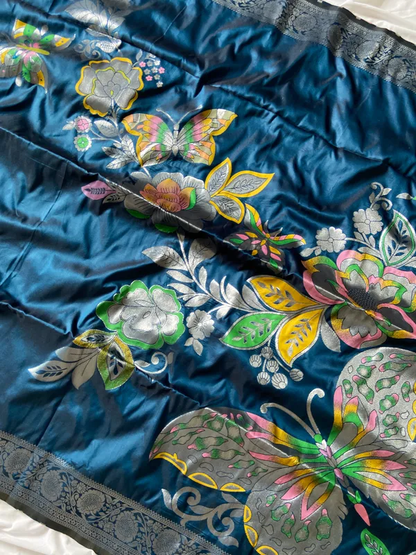 Soft_Silk_Sarees_With_Beautiful_Woven_Zari_Work_With_Attractive_Butterfly_Design_Saree_And_Running_Blouse_With_Tassels