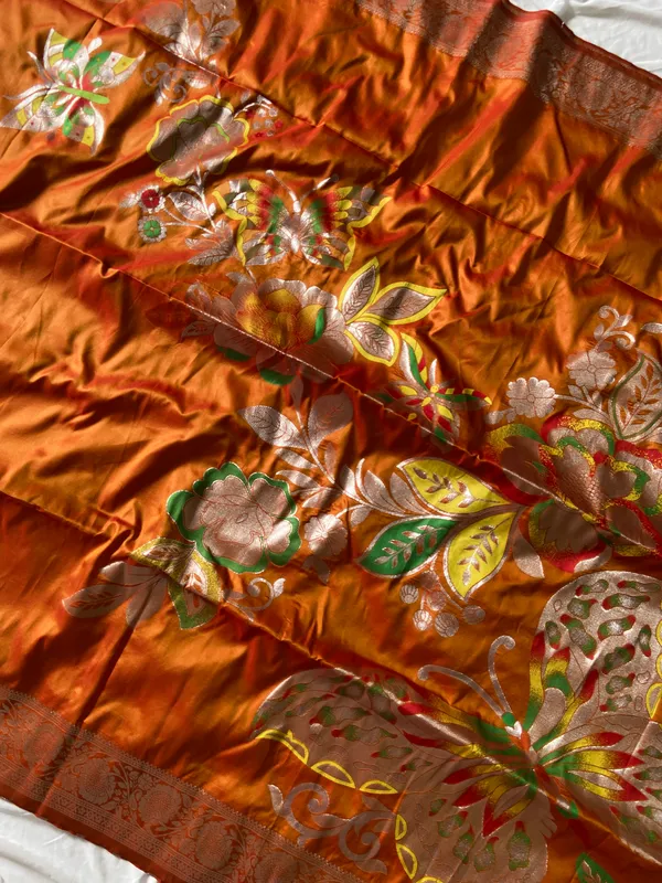Soft_Silk_Sarees_With_Beautiful_Woven_Zari_Work_With_Attractive_Butterfly_Design_Saree_And_Running_Blouse_With_Tassels