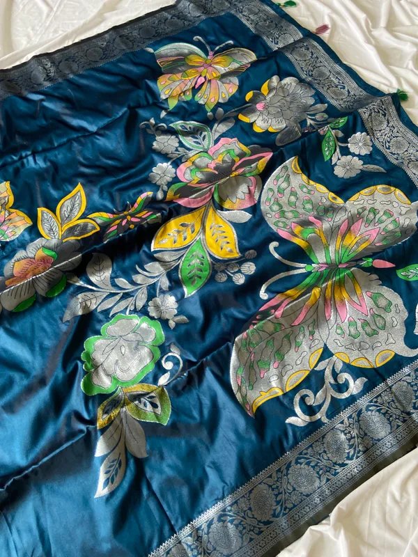 Soft_Silk_Sarees_With_Beautiful_Woven_Zari_Work_With_Attractive_Butterfly_Design_Saree_And_Running_Blouse_With_Tassels