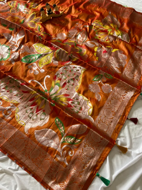 Soft_Silk_Sarees_With_Beautiful_Woven_Zari_Work_With_Attractive_Butterfly_Design_Saree_And_Running_Blouse_With_Tassels