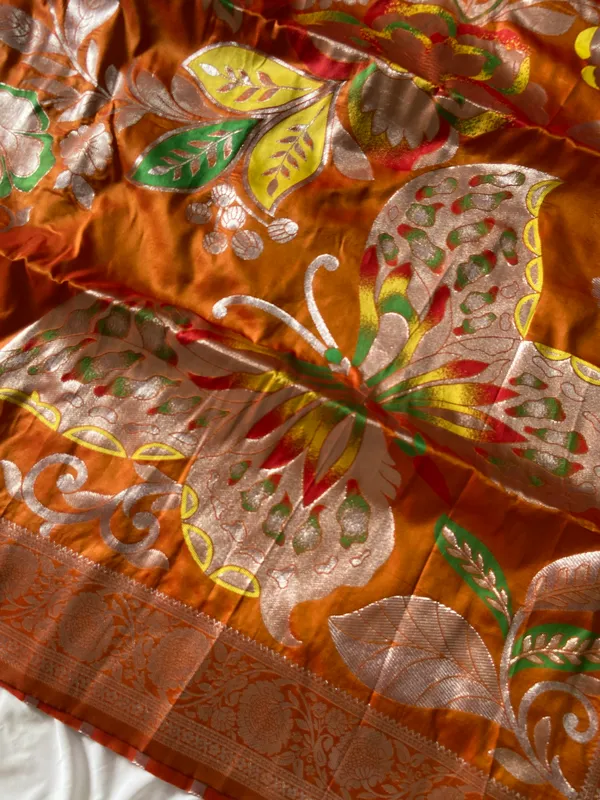 Soft_Silk_Sarees_With_Beautiful_Woven_Zari_Work_With_Attractive_Butterfly_Design_Saree_And_Running_Blouse_With_Tassels