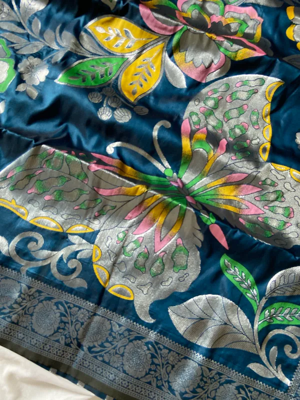Soft_Silk_Sarees_With_Beautiful_Woven_Zari_Work_With_Attractive_Butterfly_Design_Saree_And_Running_Blouse_With_Tassels
