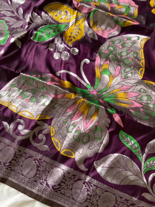 Soft_Silk_Sarees_With_Beautiful_Woven_Zari_Work_With_Attractive_Butterfly_Design_Saree_And_Running_Blouse_With_Tassels