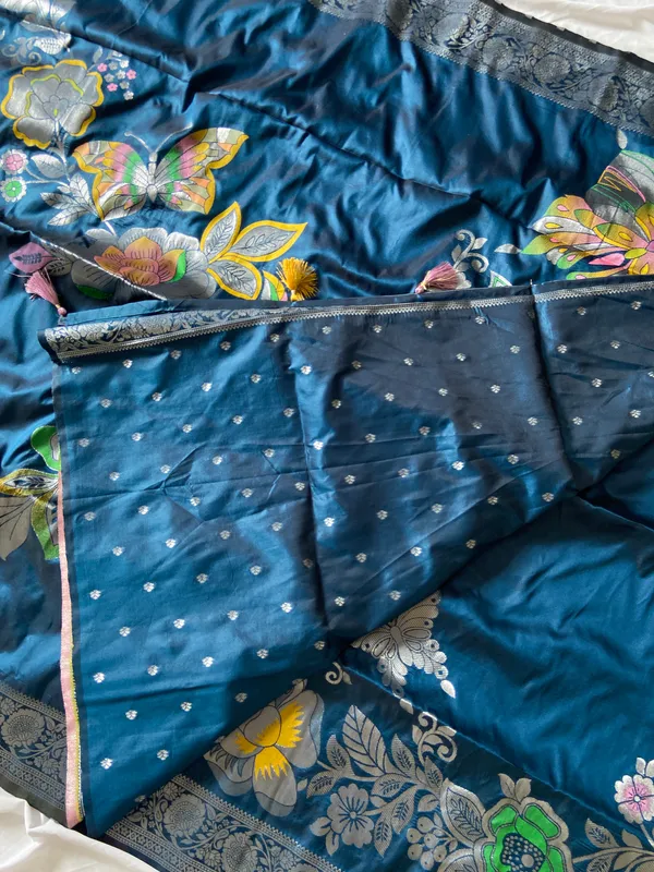 Soft_Silk_Sarees_With_Beautiful_Woven_Zari_Work_With_Attractive_Butterfly_Design_Saree_And_Running_Blouse_With_Tassels