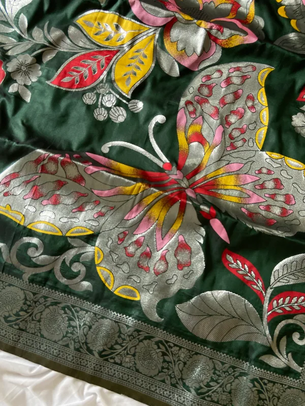 Soft_Silk_Sarees_With_Beautiful_Woven_Zari_Work_With_Attractive_Butterfly_Design_Saree_And_Running_Blouse_With_Tassels