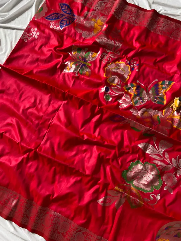Soft_Silk_Sarees_With_Beautiful_Woven_Zari_Work_With_Attractive_Butterfly_Design_Saree_And_Running_Blouse_With_Tassels
