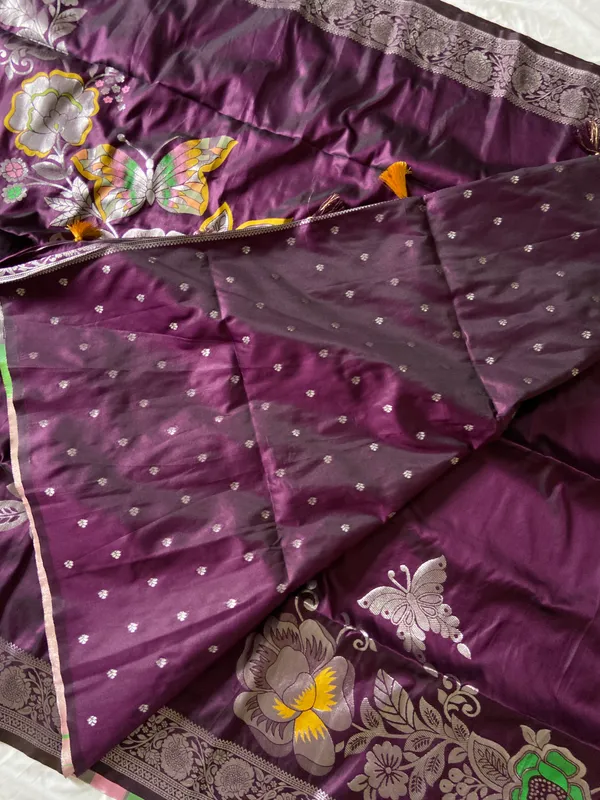 Soft_Silk_Sarees_With_Beautiful_Woven_Zari_Work_With_Attractive_Butterfly_Design_Saree_And_Running_Blouse_With_Tassels