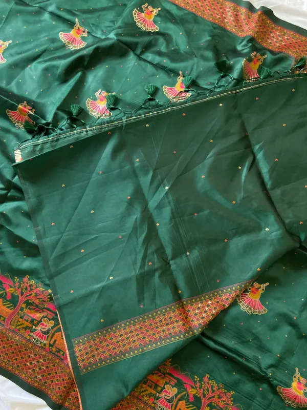 Soft_Pashmina_Silk_sarees_with_Beautiful_Woven_Zari_Work_With_Attractive_Pashmina_Design_Saree_And_Running_Blouse_With_Tassels