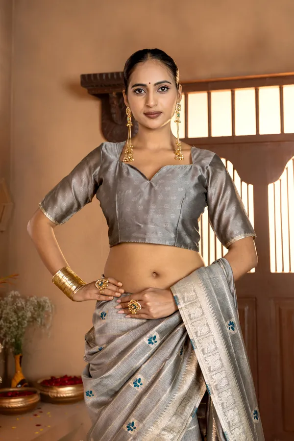 Premium_Soft_Khadi_Linen_sarees_with_Beautiful_Design_Weaving__Pallu_With_Attractive_Traditional_Zari_Weaving__Border_With_All_Over_Butterfly_Weaving__Design_And_Weaving__Blouse_With_Fancy_Tassels
