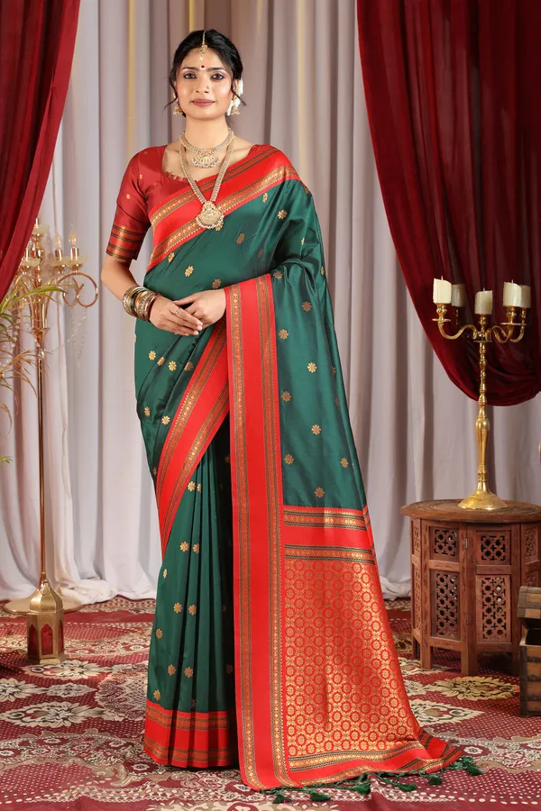 Narayana_Pattu_Narayanpet_Silk_sarees_with_Beautiful_Booti_in_Contrast_Red-Green_Shades_With_Attractive_Weaving_Gold_Zari_Design_And_Contrast_Blouse_With_Tassels