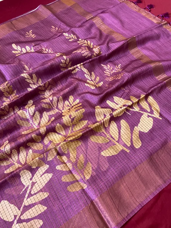Soft_Tussar_Silk_sarees_with_Beautiful_Batik_Style_Digital_Print_With_Attractive_Checks_Design_Saree_And_Digital_Print_Blouse_With_Tassels